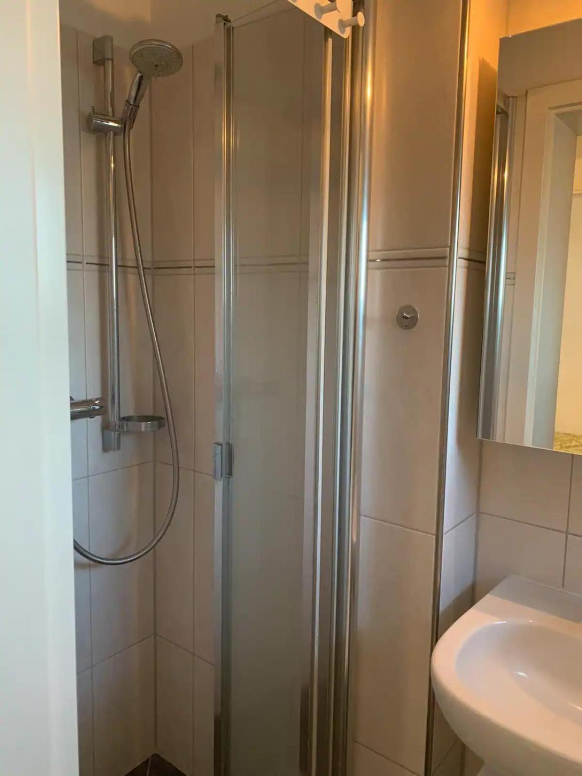 Messewohnung Fuer 5 Gaeste Mit Balkon Und Lift Hannover Esterno foto